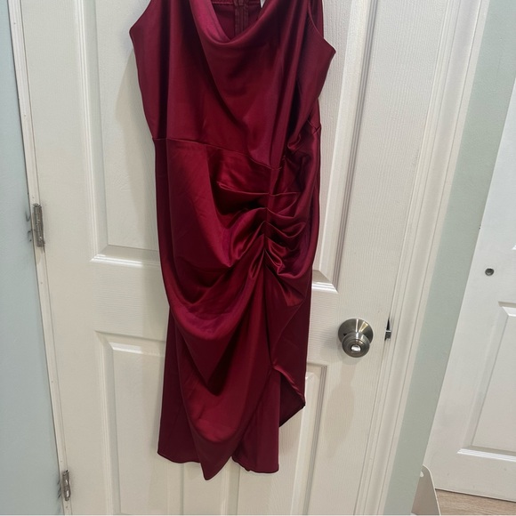 NWT- Kim Curvy midi size 16 satin dress - Picture 2 of 8